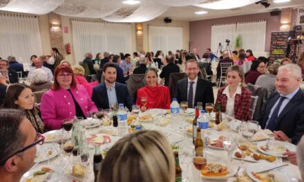 El Ayuntamiento de Mazarrón recibe el premio a la institución pública dentro de los Premios D’Genes 2024