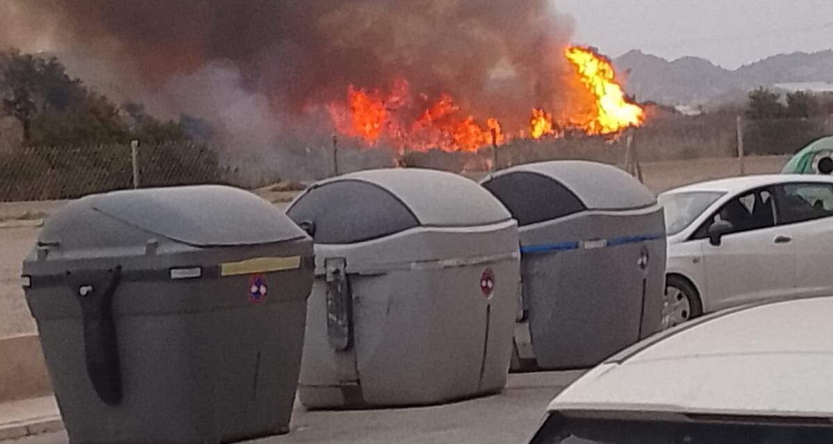 Les informamos a continuación sobre el incendio que se produjo en la tarde de ayer en una zona cercana a Playa Grande, en el llamado camino de Cartagena