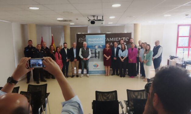 Los responsables del Hospital de Camposol, el Medeli Salud, presentan en el Ayuntamiento sus instalaciones y sus más de 25 especialidades