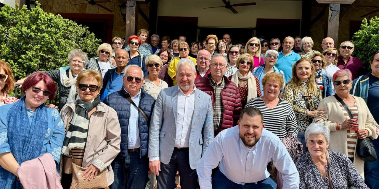 El Alcalde de Mazarrón acompaña a los mayores del Centro de Día en su visita a las bodegas Florentino Pérez