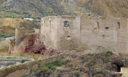 El plan de protección del castillo de Mazarrón salva la mayoría de las viviendas del entorno