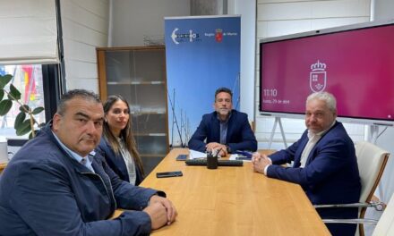 El alcalde Ginés Campillo, la concejal de Puerto y Pesca, y el Patrón Mayor se reúnen con el director general de Litoral y Puertos