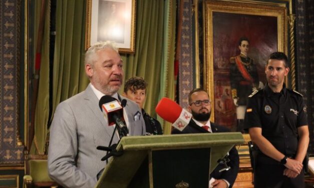 Reconocimiento y honor en las festividades de la Policía Local