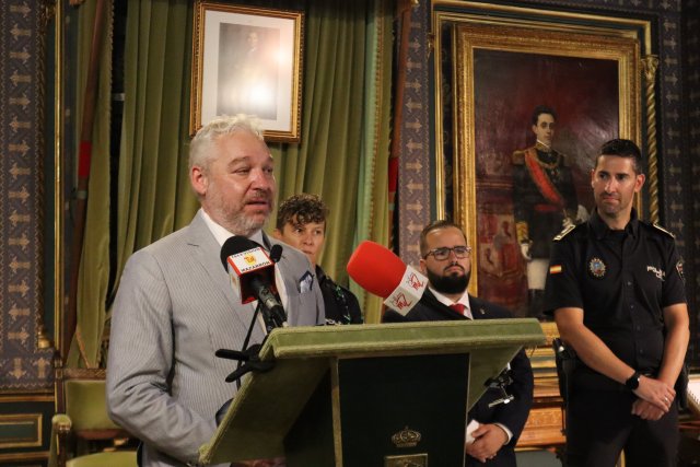 Reconocimiento y honor en las festividades de la Policía Local