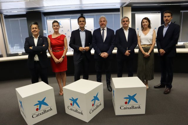 MicroBank y el Ayuntamiento de Mazarrón firman un convenio de colaboración para incentivar el autoempleo y la actividad emprendedora