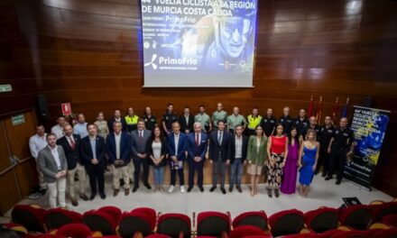 La Vuelta Ciclista a la Región de Murcia Costa Cálida ha homenajeado a las Policías Locales, Guardia Civil y los distintos componentes de la seguridad en carretera