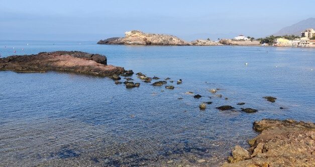 Servicios de emergencia no han podido salvar a una mujer de 80 años que ha muerto mientras se bañaba en Puerto de Mazarrón
