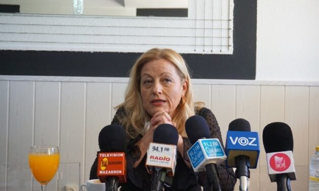 El alcalde de Mazarrón Gines Campillo nombra jefa del Gabinete de la Alcaldía a Isabel María Vivancos