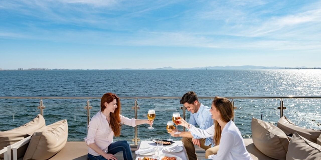 El turismo azul y la gastronomía se consolidan como los principales productos turísticos de la Región para los turoperadores y las agencias de viajes