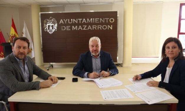Firma del contrato para las infraestructuras de apoyo a la educación ambiental en la laguna de la Rambla de las Moreras
