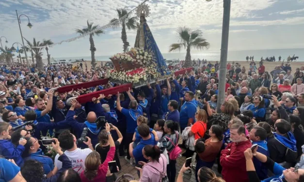Un mar de romeros en Mazarrón con la Virgen del Milagro