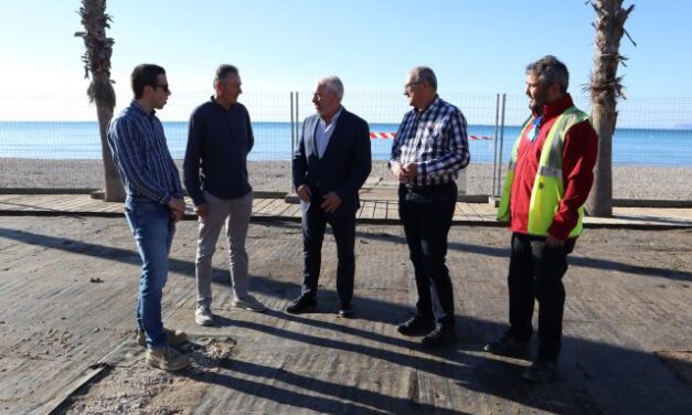 Avanzan las obras de renovación en los parques infantiles de Mazarrón y Puerto de Mazarrón