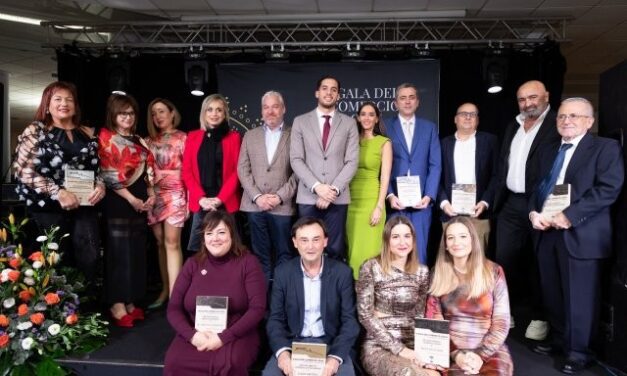 La II Gala del Comercio Local celebra el éxito y reconoce la excelencia de los negocios mazarroneros