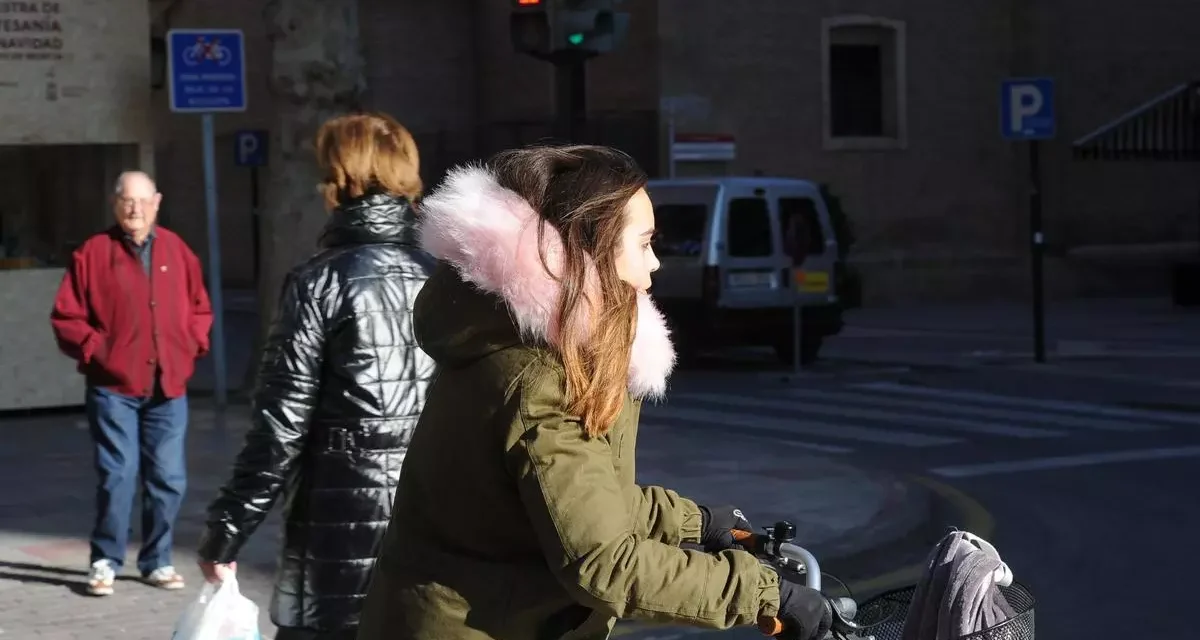 Las bajas temperaturas y las fuertes rachas de viento aguardan a la Región este lunes