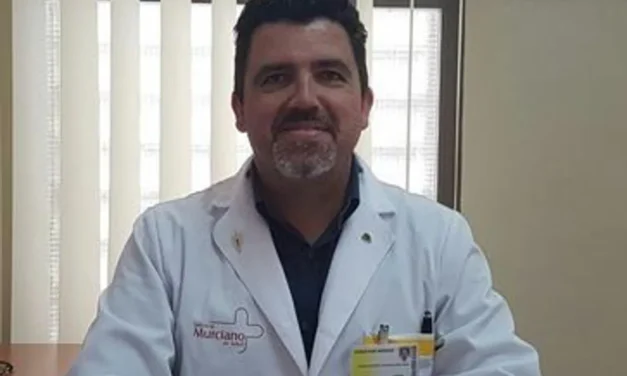 El médico Txema Almela anuncia su candidatura para liderar el PSOE de la Region de Murcia