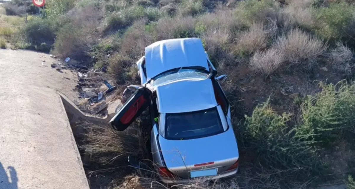 Un hombre, cuya edad no ha trascendido, resultó herido este domingo en la RM-332, carretera de Mazarrón en sentido Cartagena (poco antes del camping Las Torres), t