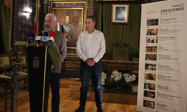 El alcalde de Mazarrón, Ginés Campillo, y el concejal de Cultura, Jorge Durán, presentan la nueva temporada de Crescendo