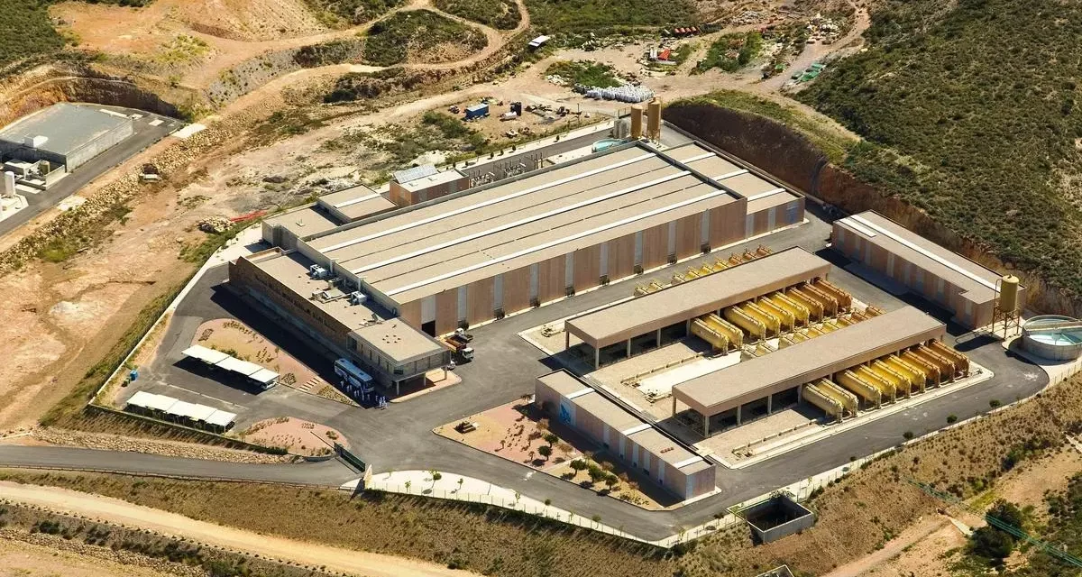 Las obras de ampliación de Valdelentisco deberán parar una hora cada vez que pasen ballenas