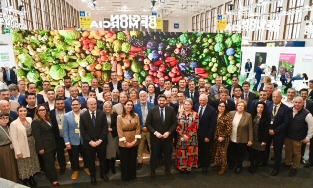 López Miras destaca a la Región como «principal potencia agroalimentaria» de Fruit Logística con 3.500 millones de euros en exportaciones