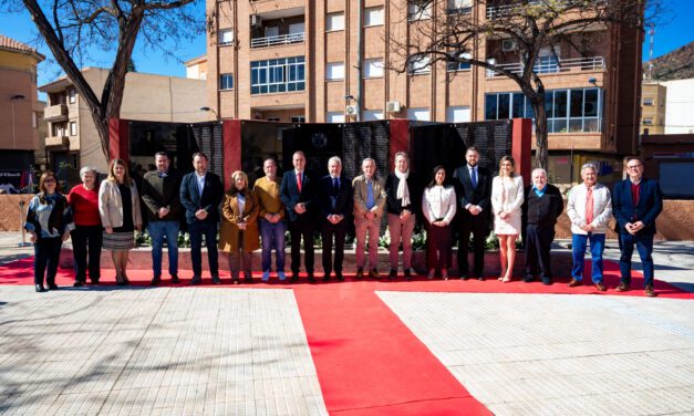Mazarrón clausura la II Semana de la Memoria Minera con la inauguración de un monolito en honor a 980 mineros