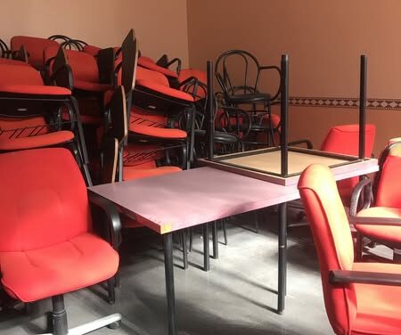 EL AYUNTAMIENTO DE MAZARRÓN PREFIERE TENER UN LOCAL CERRADO Y ABANDONADO ANTES DE QUE LO UTILICE LA ASOCIACIÓN DE VECINOS DEL PUERTO.