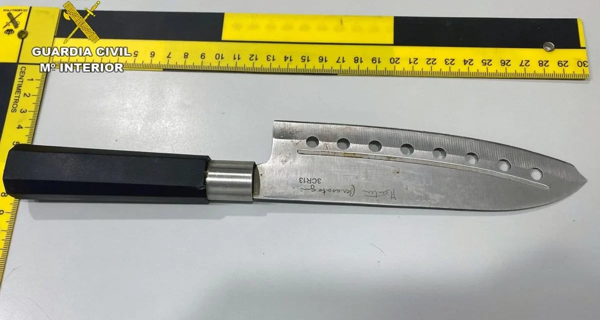 Acuchilla a su inquilina e intenta agredirla sexualmente en Puerto de Mazarrón