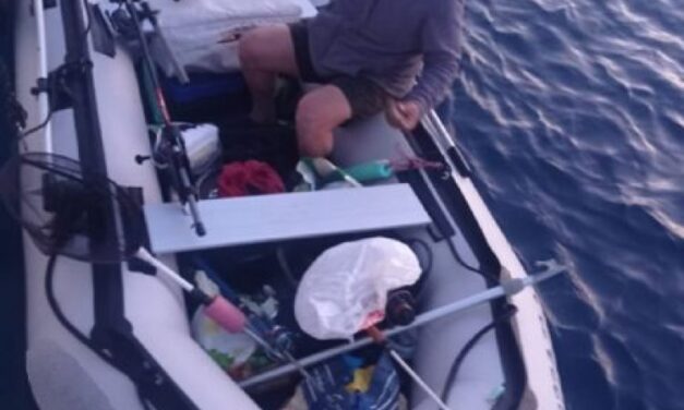 La Guardia Civil intercepta a un hombre tripulando ebrio una embarcación semirrigida en aguas de La Azohía-Cartagena