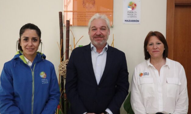 El alcalde recibe la visita de representantes de Pueblos Mágicos de España