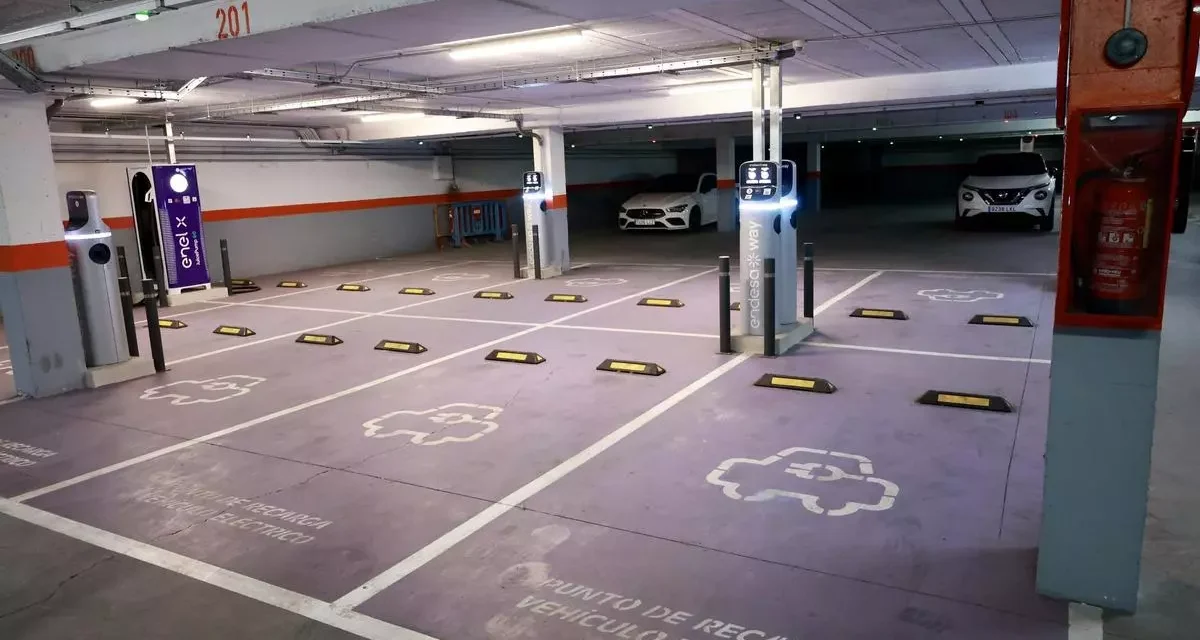 La carga rápida para los coches eléctricos, un lujo escaso en la Región