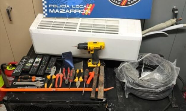 Agentes de Policía Local Mazarrón del turno de noche detectaban un vehículo sospechoso que al tratar de detenerlo emprendió la huida,