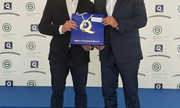 Mazarrón recibe 7 banderas Q de Calidad y 11 banderas S de Sostenibilidad Turística