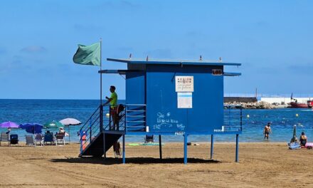La playa del Puerto vuelve a estar abierta al baño tras confirmarse la excelente calidad de sus aguas