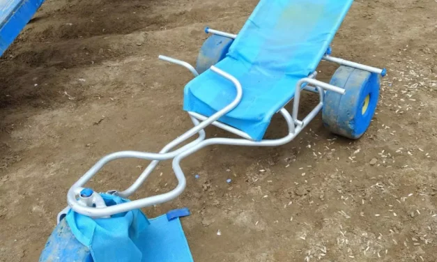 Una avería en todas las sillas anfibias impiden el baño adaptado en Mazarrón