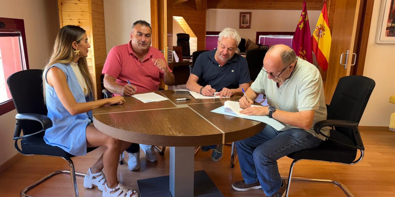 Mazarrón renueva su convenio anual con la Cofradía de Pescadores para impulsar el sector pesquero y preservar sus tradiciones