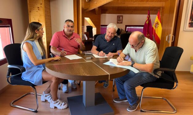 Mazarrón renueva su convenio anual con la Cofradía de Pescadores para impulsar el sector pesquero y preservar sus tradiciones