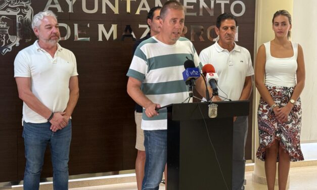 Mazarrón acoge un partido entre leyendas de la federación de fútbol regional y veteranos de Mazarrón, entre los actos por los 100 años de la FFRM