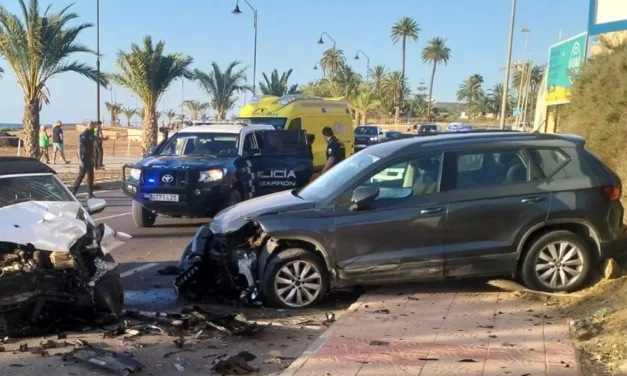 Roba en un semáforo un coche ocupado por un padre y su hijo y se estrella con él cuando conducía drogado y ebrio en Mazarrón
