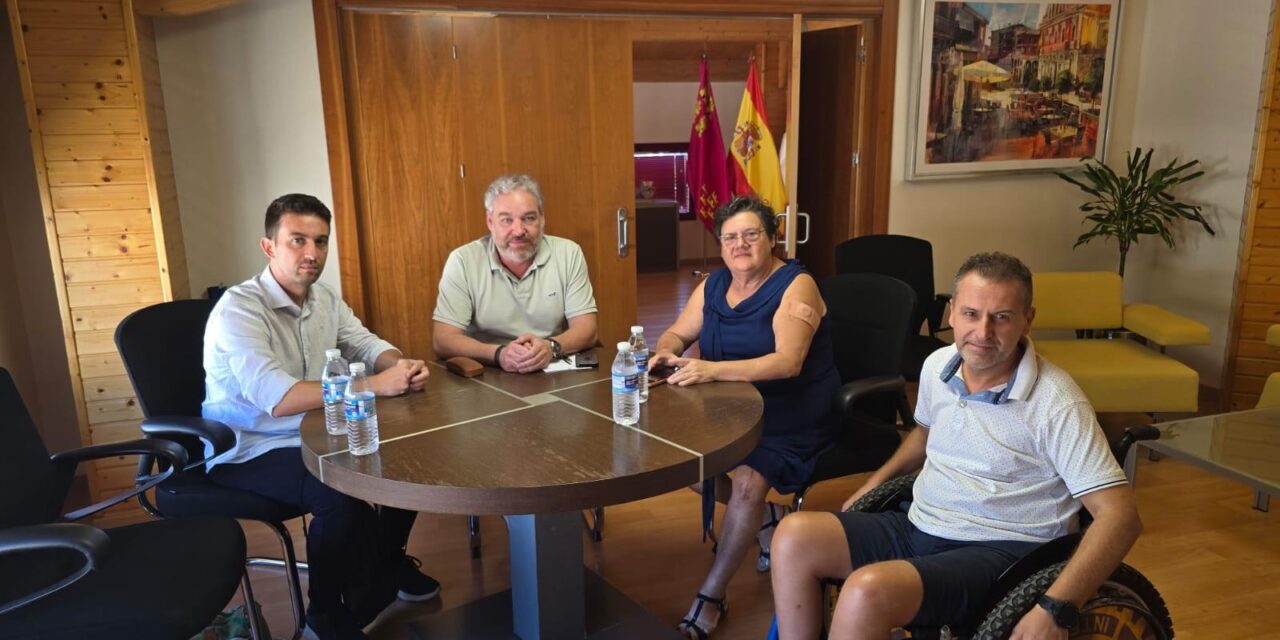 Mazarrón mejorará su accesibilidad gracias a un estudio del estado actual que se realizará junto a FAMDIF COCEMFE Murcia