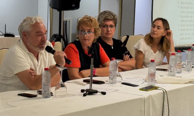 Ginés Campillo, alcalde de Mazarrón, se reúne con los vecinos de Playa Grande para escuchar sus propuestas y necesidades