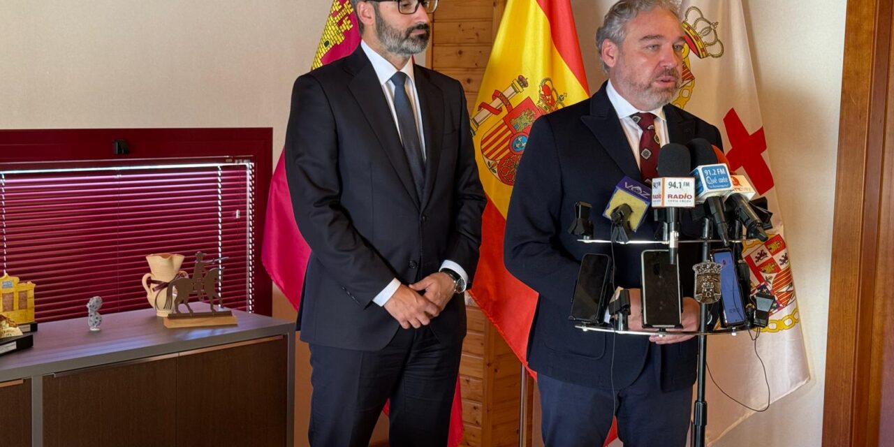 Ginés Campillo dirige la Junta Local de Seguridad con la visita del delegado de gobierno, Francisco Lucas Ayala