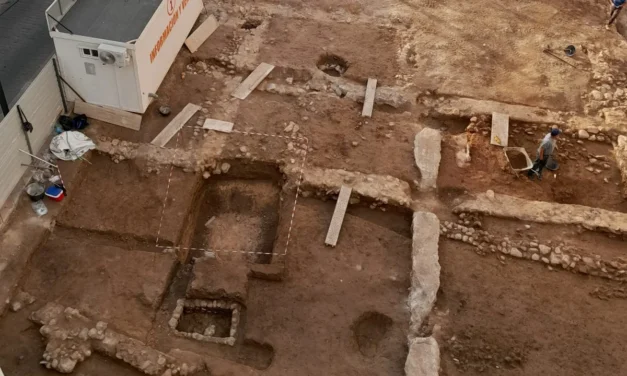 Unas obras destapan más estructuras de época romana frente al puerto deportivo de Mazarrón