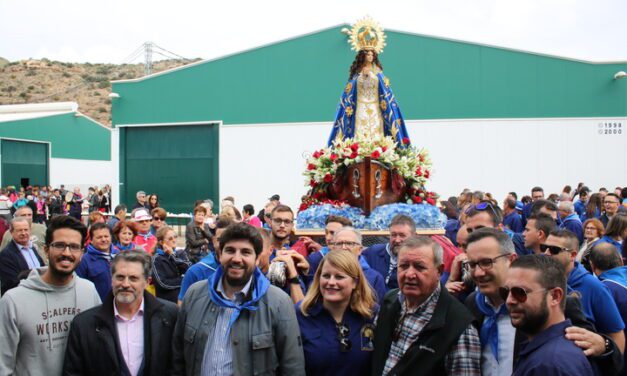 El presidente de la Comunidad, Fernando López Miras, asistió  a la romería de la Virgen del Milagro, patrona de Mazarrón, en la que se traslada la imagen desde el municipio hasta su ermita de Bolnuevo.