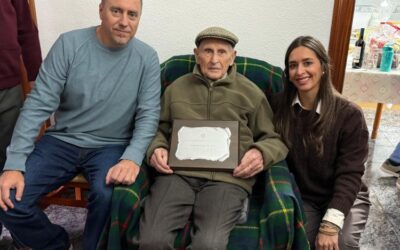 Domingo González Imbernón recibe un reconocimiento municipal por su 100 cumpleaños