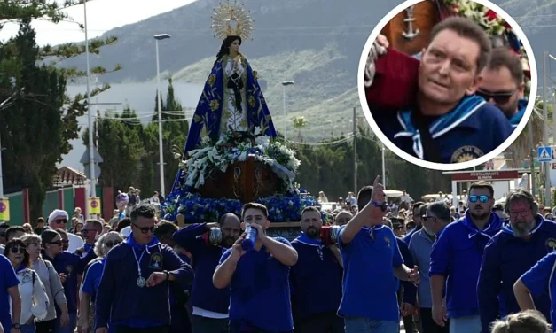 Luto y emoción en la subida de la Virgen de Bolnuevo