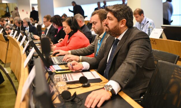 López Miras reclama a Bruselas más fondos para nuevas tecnologías de regadío en el presupuesto 2028-2034