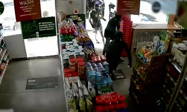 Una banda roba un coche en Molina y atraca una gasolinera en Mazarrón en solo dos minutos