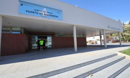 Fallece un hombre a escasos metros del Centro Médico de Puerto de Mazarrón