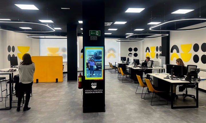 La Agencia Tributaria regional recibe un premio por su innovación y transparencia al informar y atender a los ciudadanos