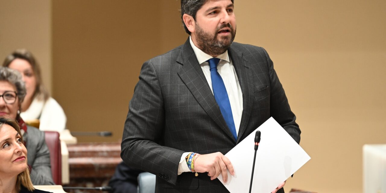 López Miras anuncia un primer paquete de medidas para amortiguar los efectos de la crisis energética en las empresas