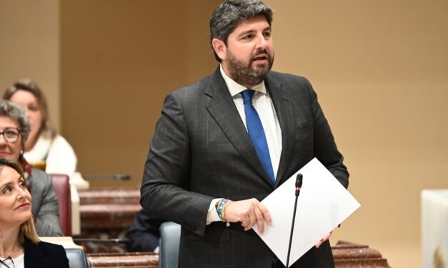 López Miras anuncia un primer paquete de medidas para amortiguar los efectos de la crisis energética en las empresas